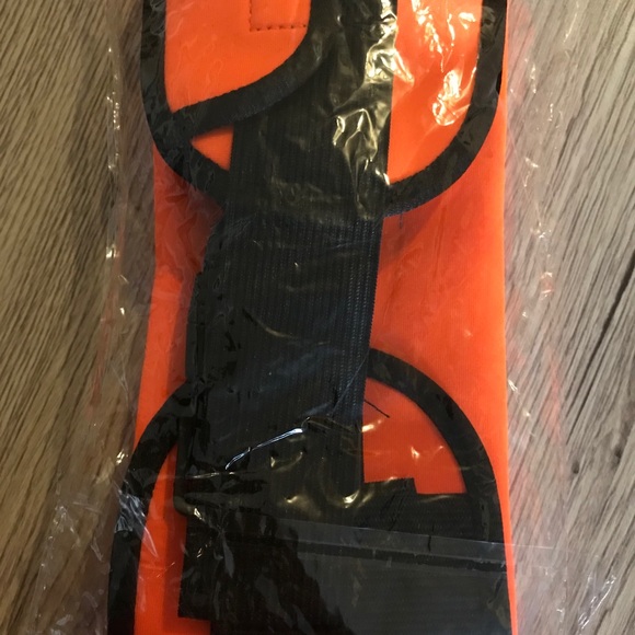 Multi Functional Mini Fanny - Picture 4 of 5